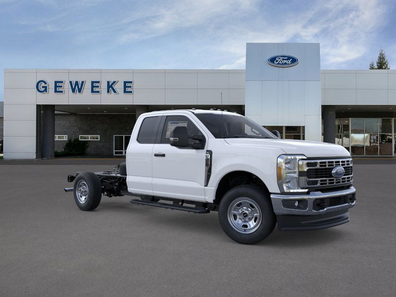 2025 Ford Chassis Cab F-350® XL