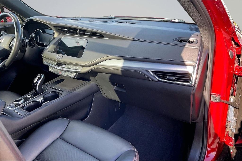 2023 Cadillac XT4 Premium Luxury