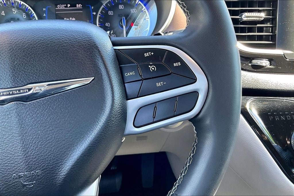 2022 Chrysler Voyager LX