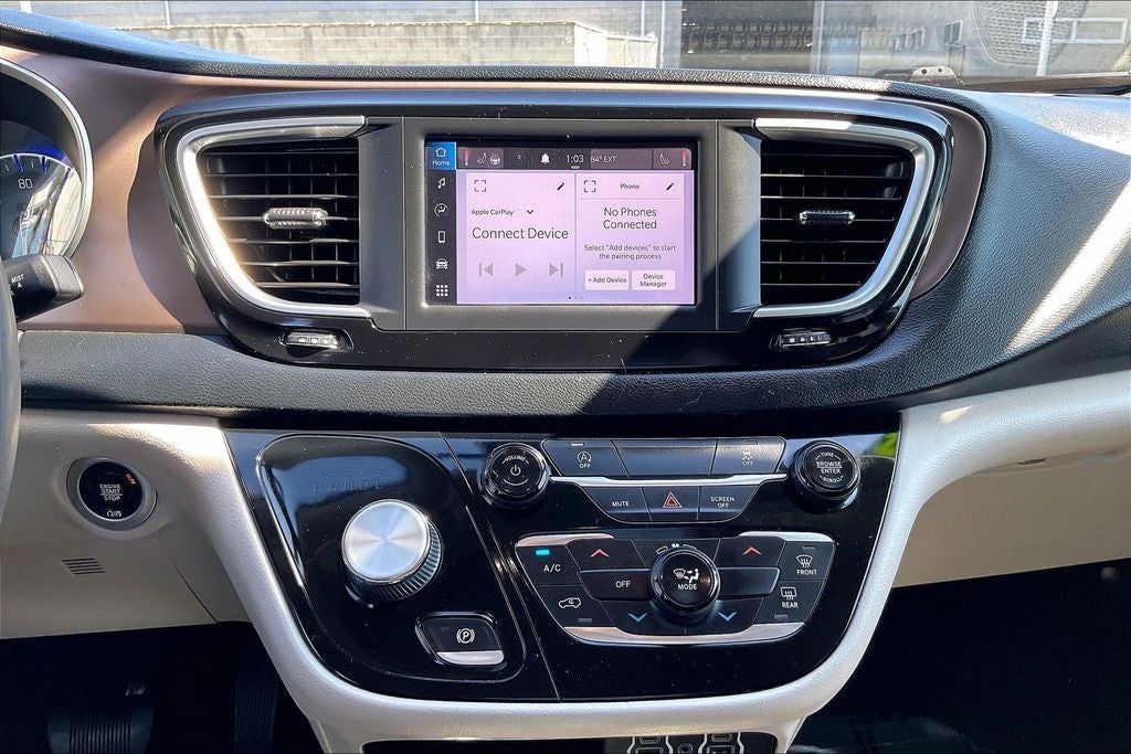 2022 Chrysler Voyager LX