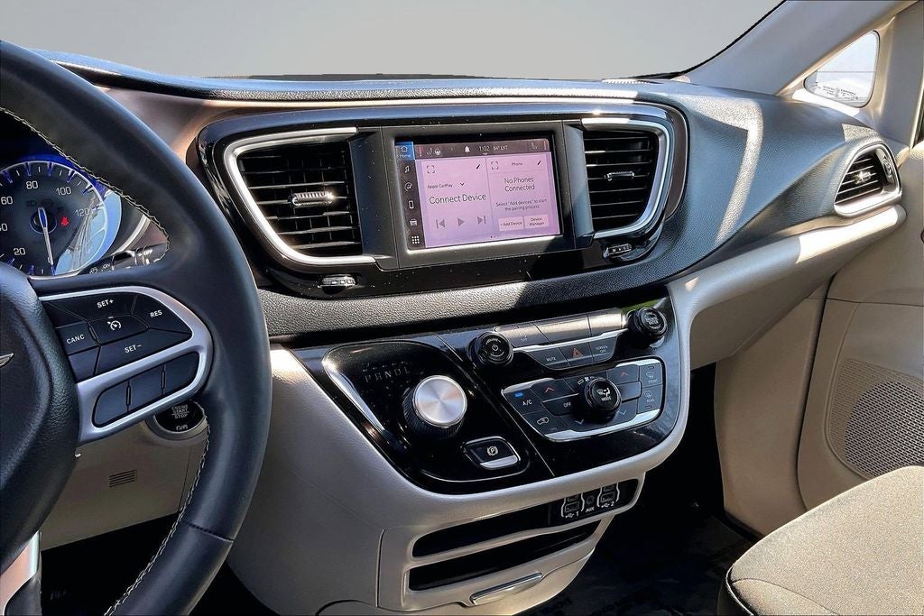 2022 Chrysler Voyager LX