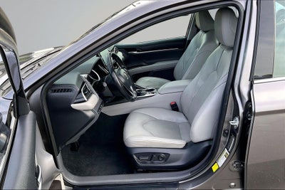 2023 Toyota Camry Hybrid XLE