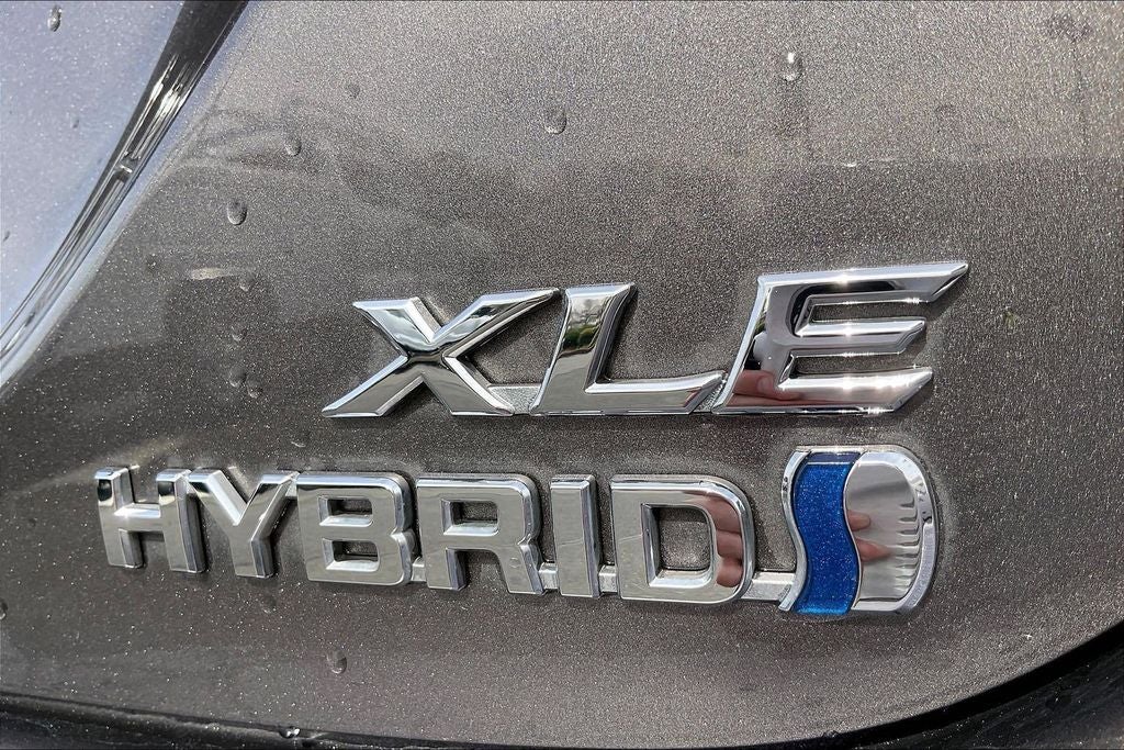 2023 Toyota Camry Hybrid XLE
