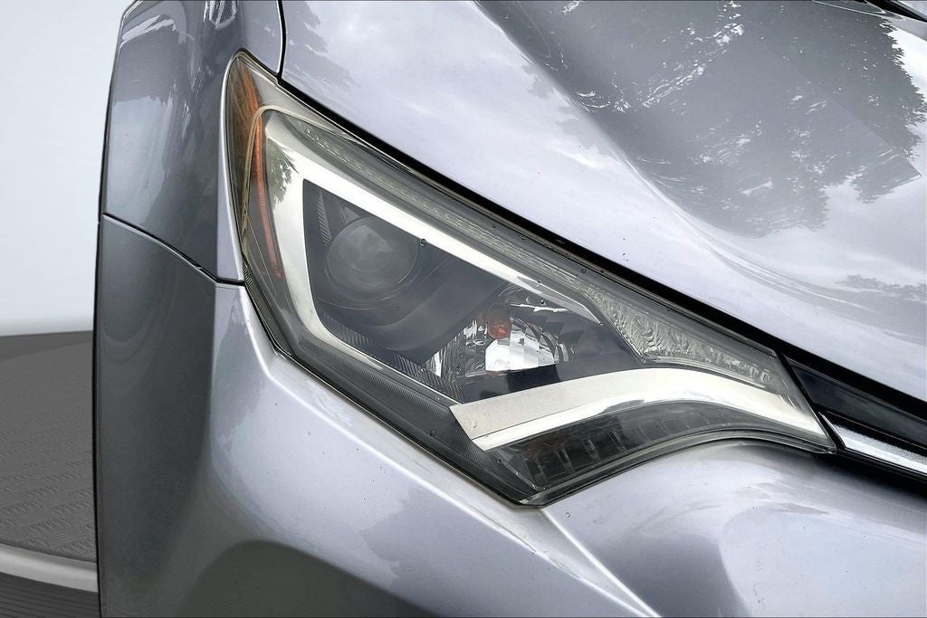 2018 Toyota RAV4 Hybrid XLE