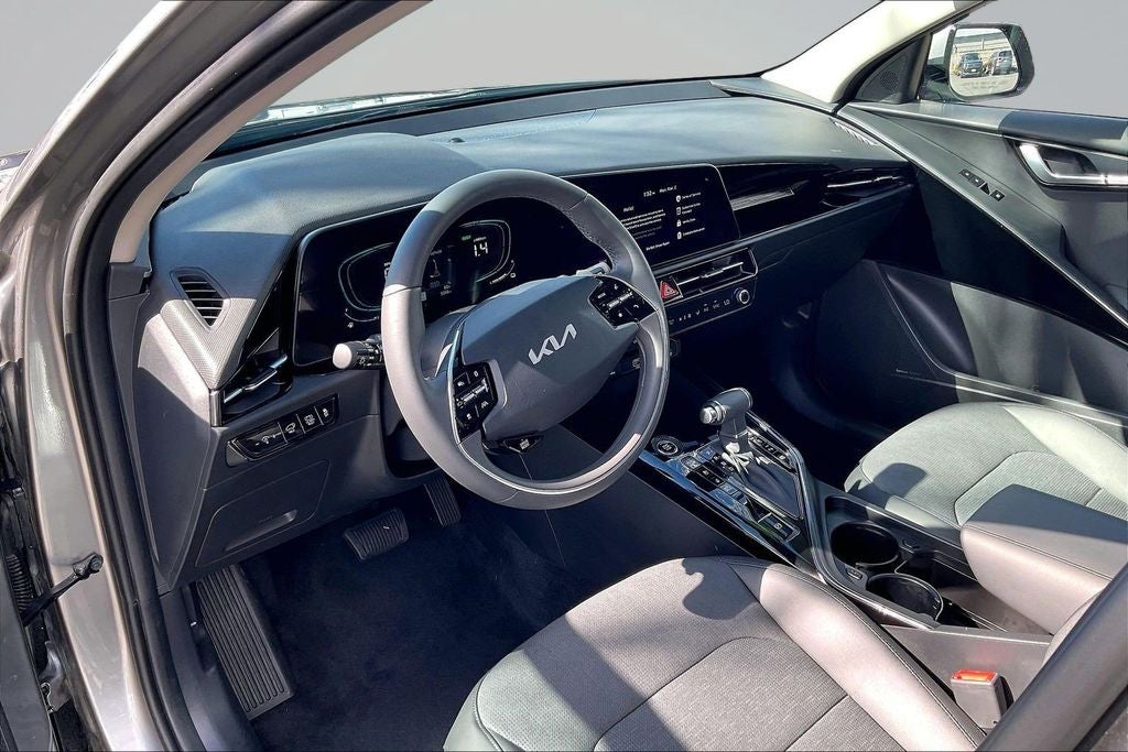 2025 Kia Niro SX